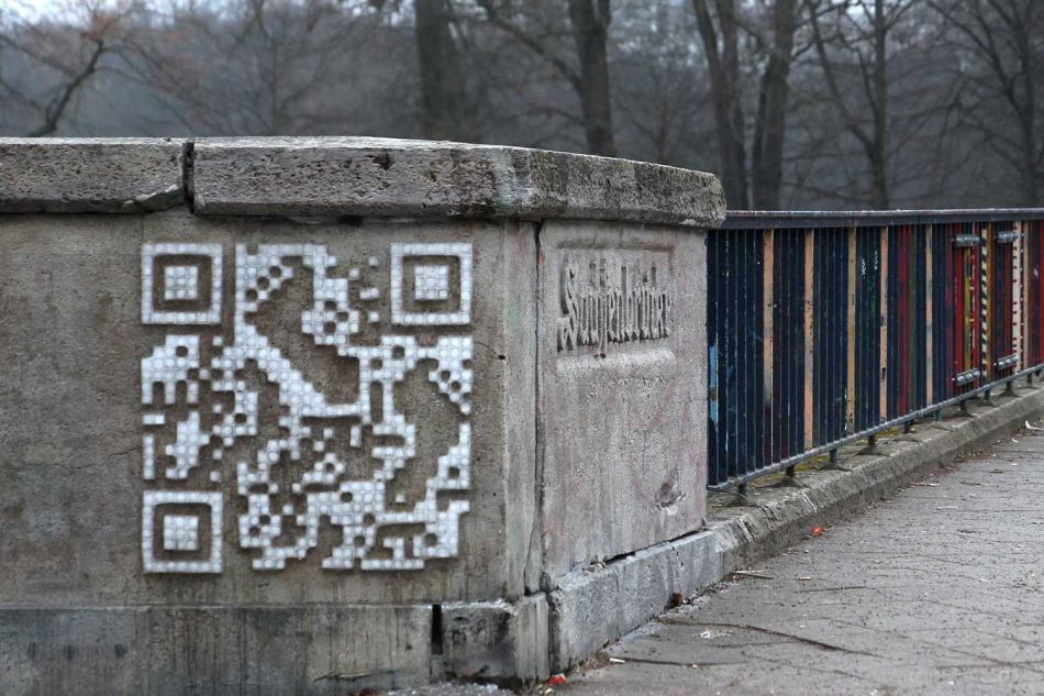 qr-code kalt hier drin eiswuerfel leipzig 2017 rainer jacob.jpg